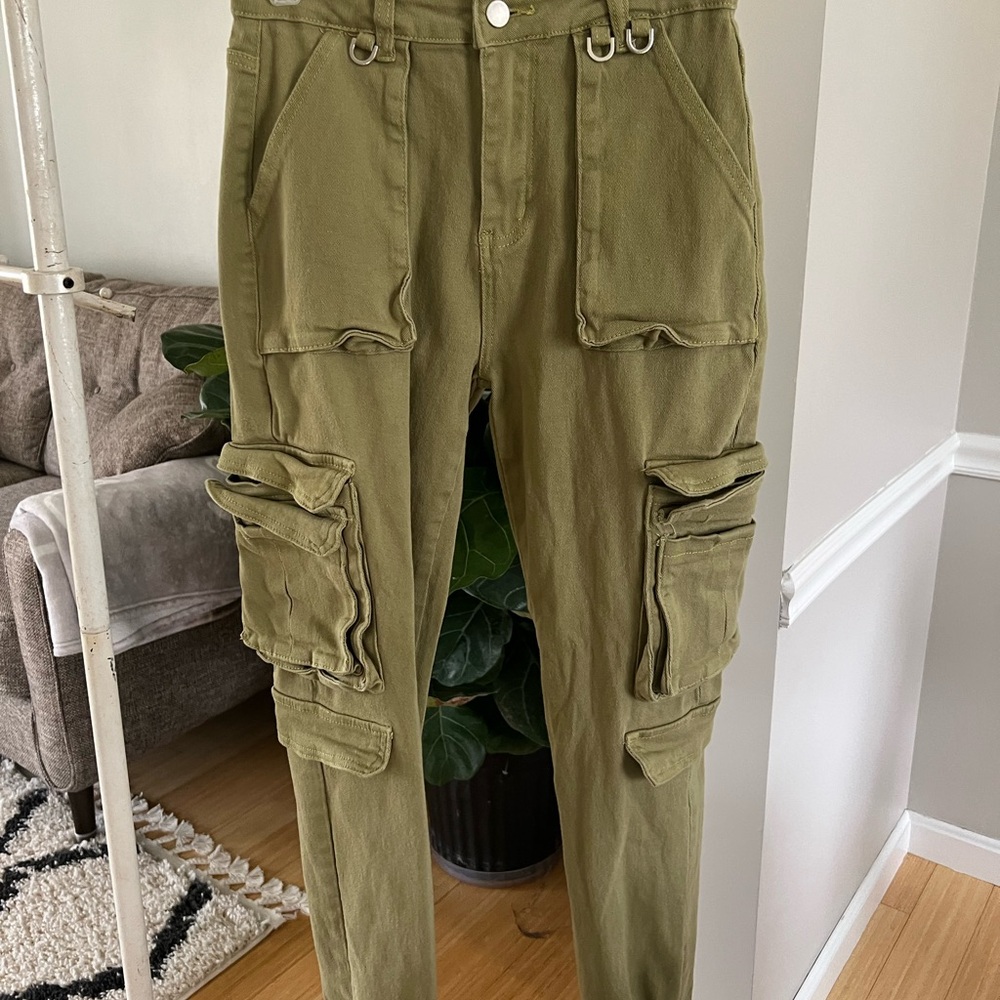 American Bazi Los Angeles olive green cargo pants. Worn once size small